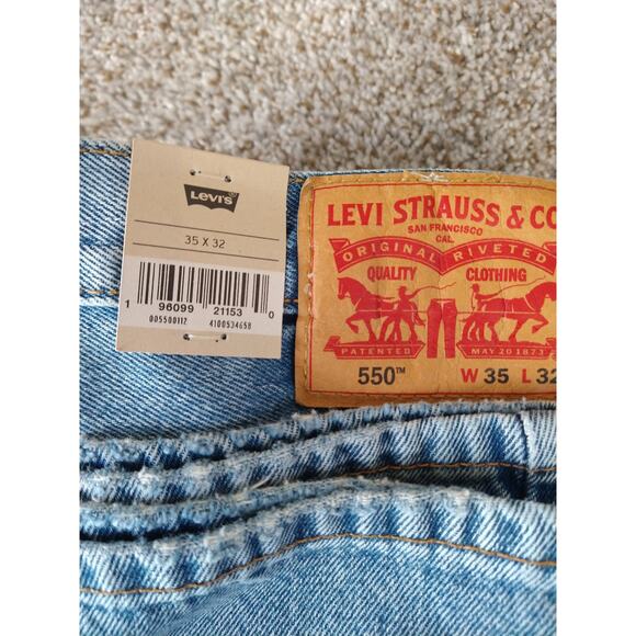 NWT Levi's 550 Relaxed Fit Distressed Men's Jeans 35 x 32 - Picture 11 of 12